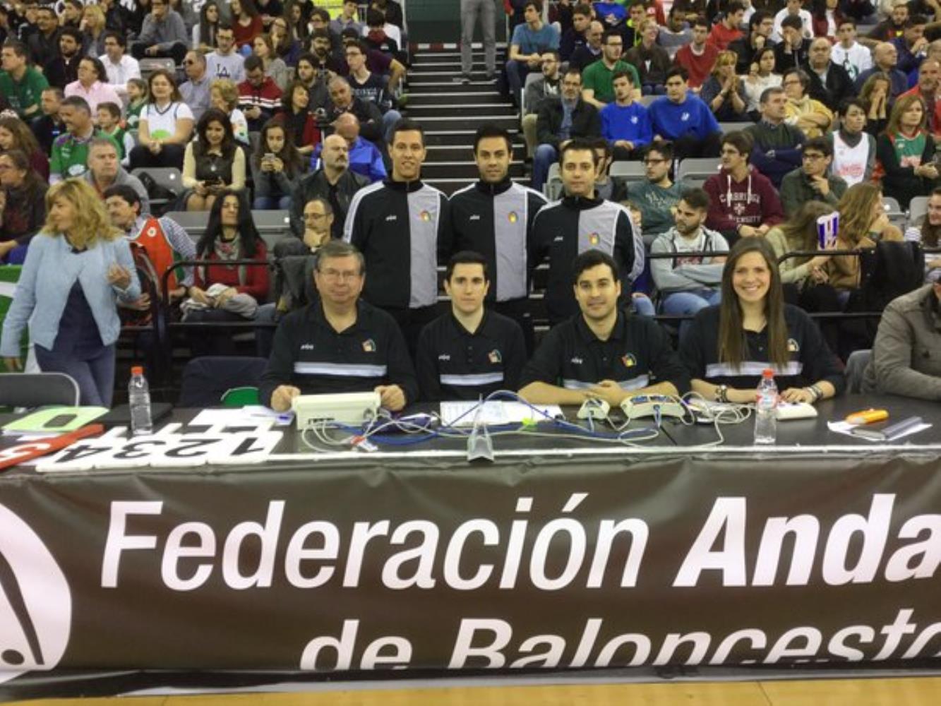 arbitros y oficiales de mesa  Unicaja - Baloncesto Sevilla