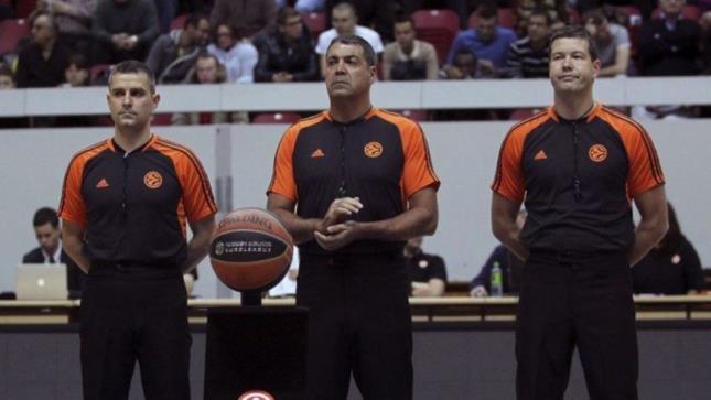  Daniel Hierrezuelo (en el centro) antes de un partido de Euroliga. Euroleague 