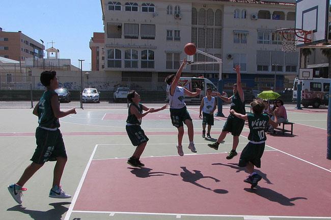 Los partidos minibasket siempre un espectáculo