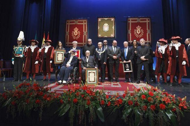 El presidente de la FEB junto al resto de premiados (FOTO: Alfredo Aguilar)