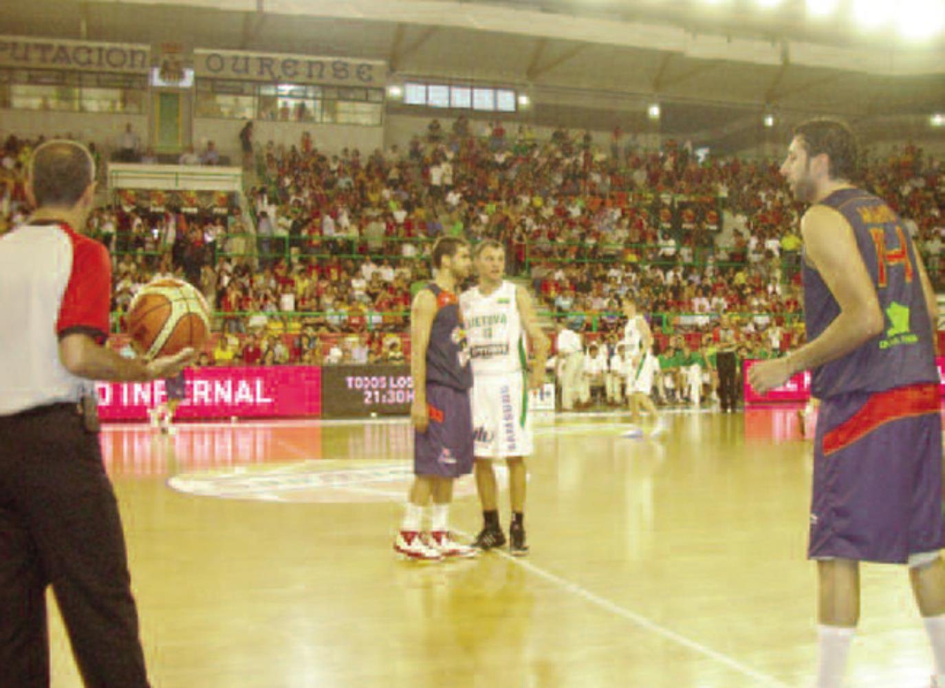 El árbitro durante balón muerto - ARBITROS - FORMACIÓN CONTINUA -  Federación Andaluza de Baloncesto