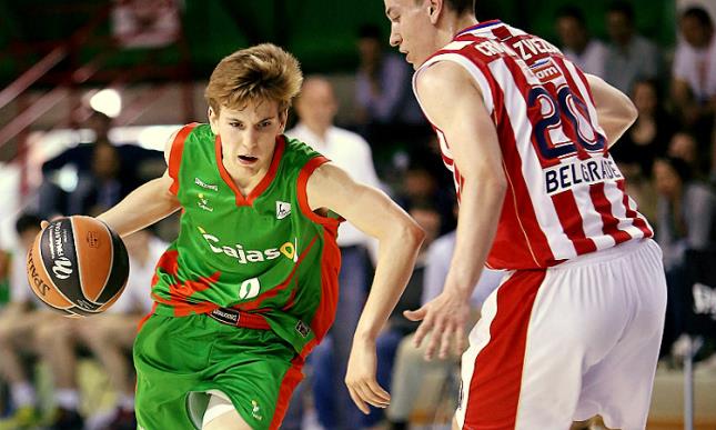 Carlos Hidalgo jugando con la indumentaria del Baloncesto Sevilla. 