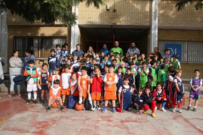 Concentración celebrada en el CEIP Valle Inclán